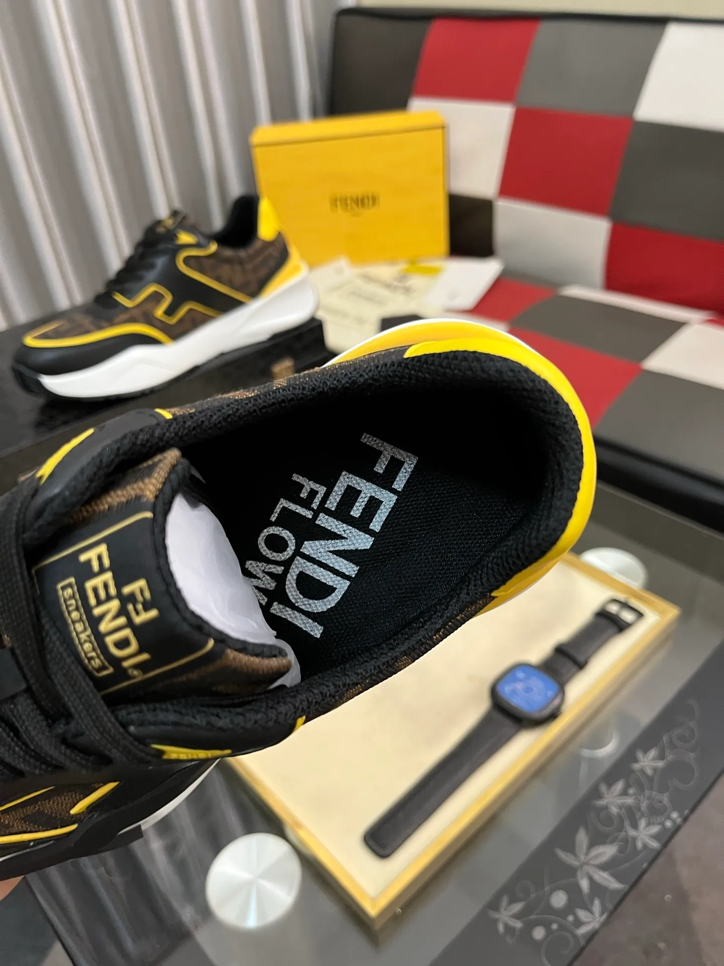 Men's men's shoes 💰560⌚️⌚️FENDI.•FENDI unique modern style sneakers. Counter purchasing🏃casual shoes😍😍 Original breathable fly-knit mesh imported from Italy (refuses to discolor and abrade feet) soles: Original soles specially provided by the original factory, super cool😍 French lazy style design ⚠️ Original quality, super comfortable and wear-resistant original soles. Code number: 38-442️⃣Colors available